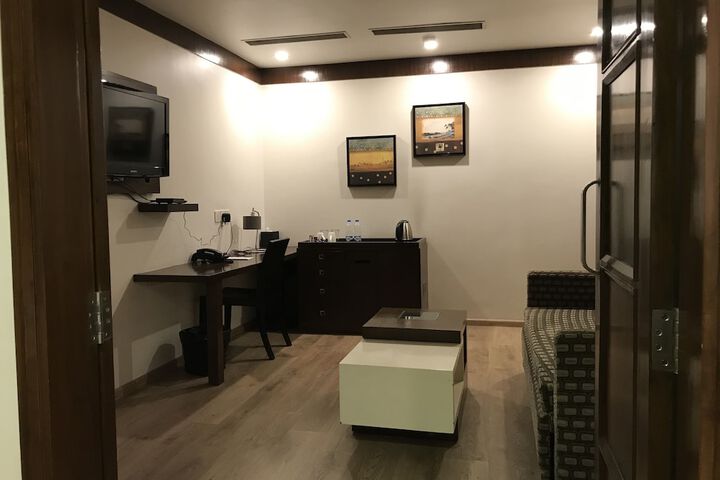 Room 14 of 33