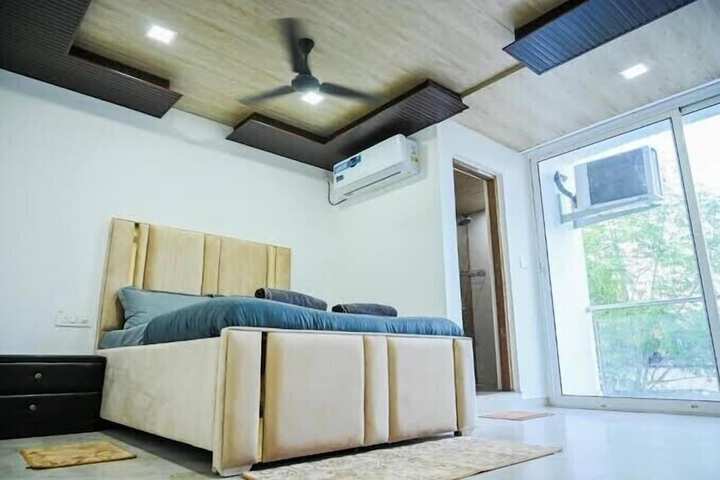 Room 7 of 35