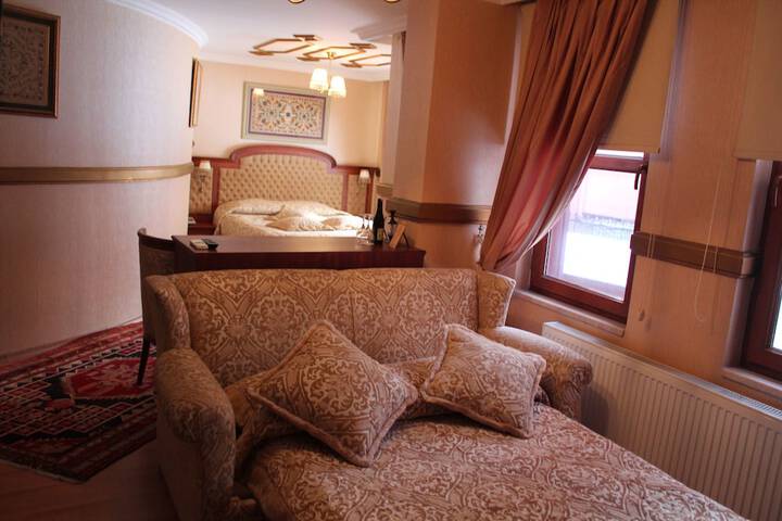 Room 35 of 77