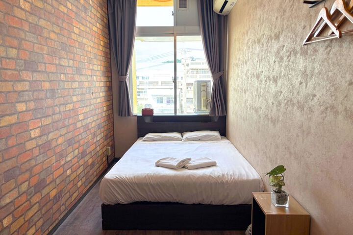 Room 14 of 40
