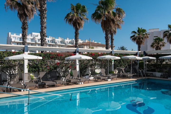 Hotel Pool