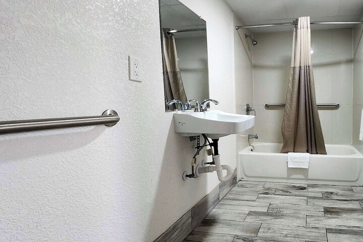 Room 21 of 24