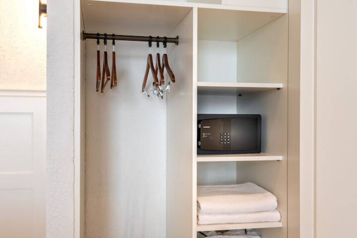 Room 19 of 261