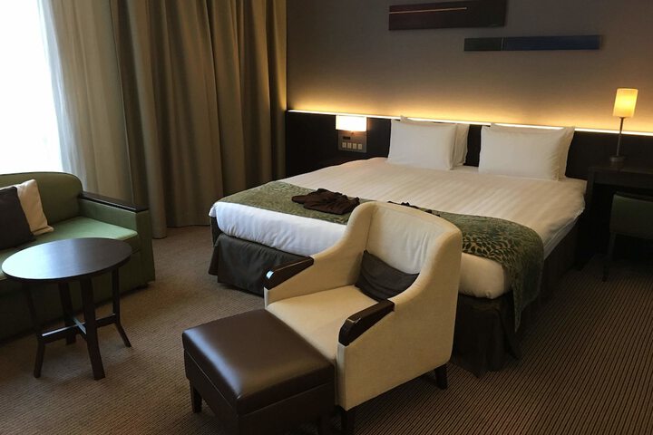 Room 13 of 100