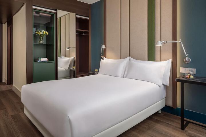 Room 9 of 25