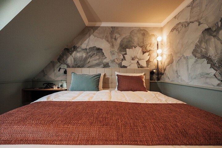 Room 13 of 64