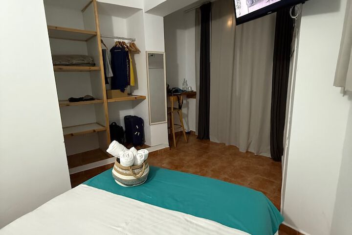 Room 16 of 66