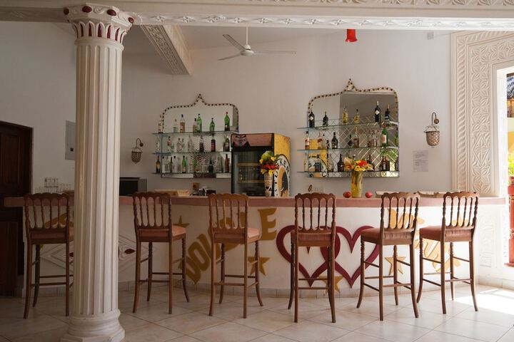 Lounge 19 of 22