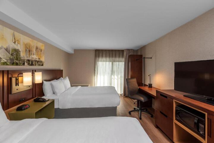 2 Queen Beds (12 of 12)