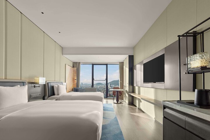 Room 3 of 52