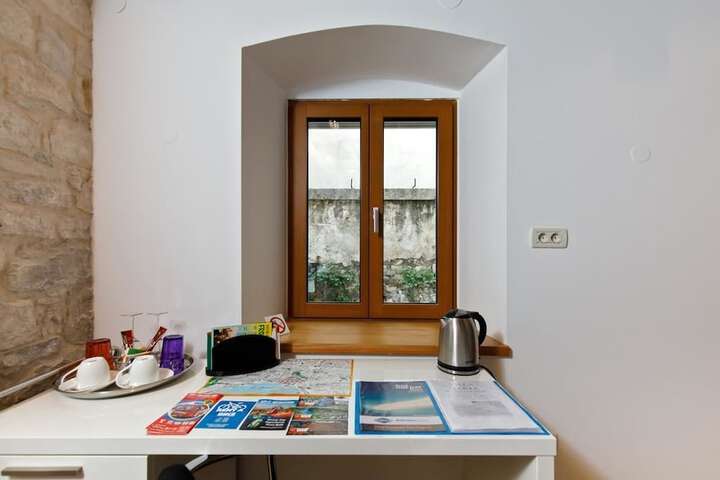 Room 6 of 31