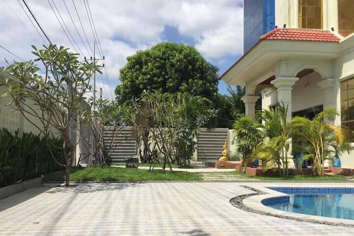 Property Grounds 8 of 10