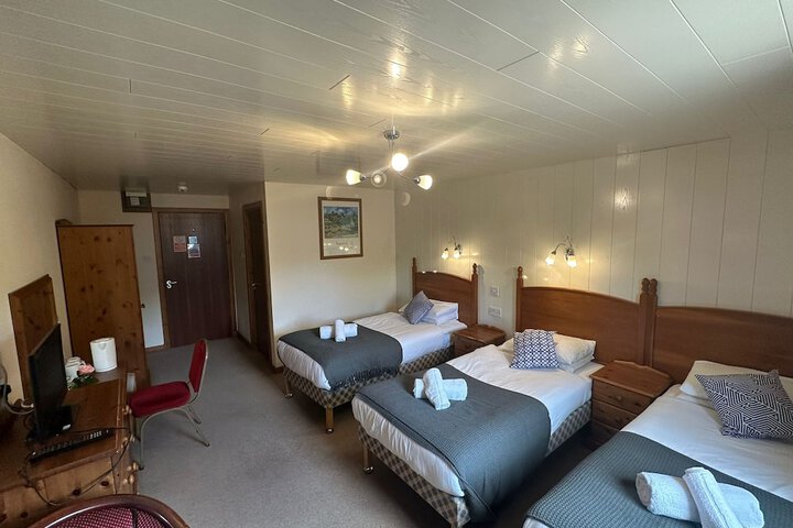 Room 4 of 12