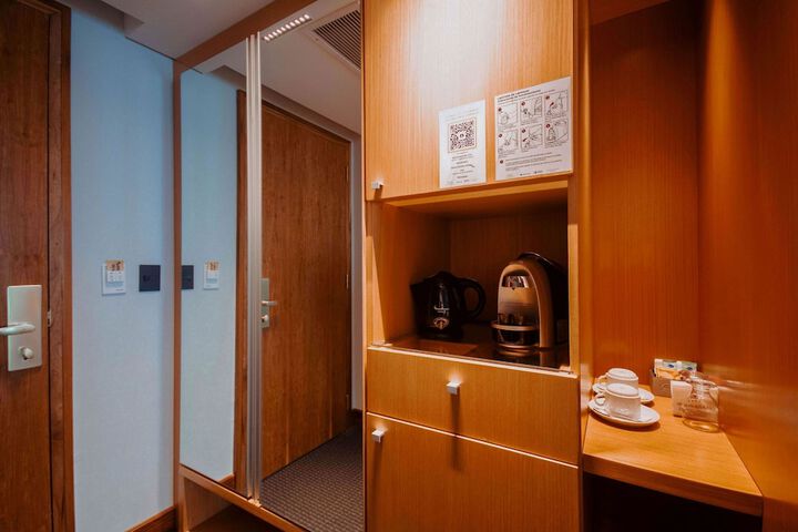 Room 14 of 80