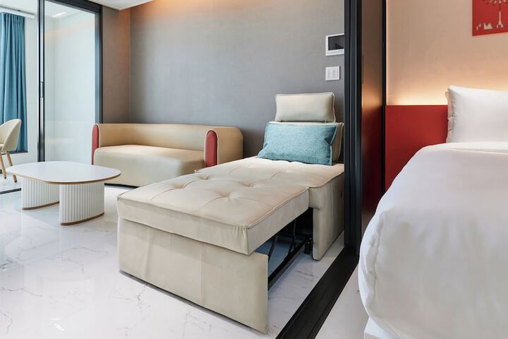 Room 21 of 51