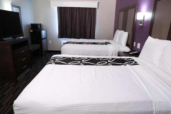 Suite King Size Bed (2 of 20)