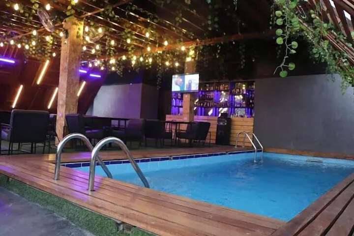 Pool 25 of 39