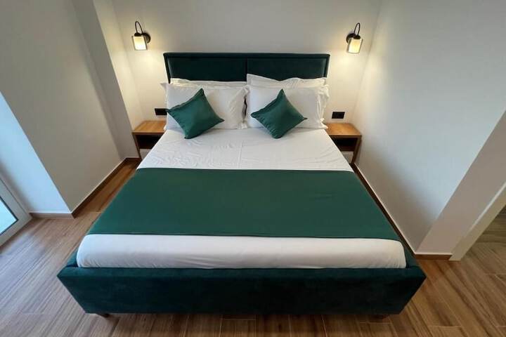 Room 32 of 69