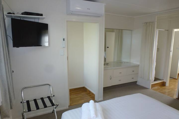 Room 32 of 89