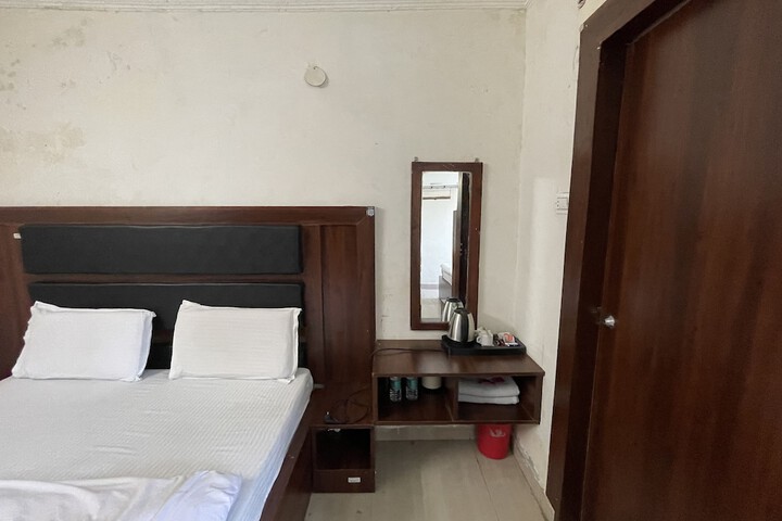 Room 19 of 34