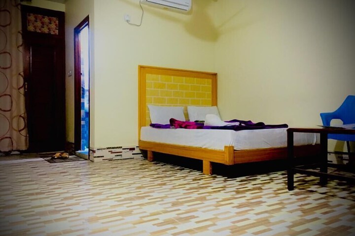 Room 4 of 17