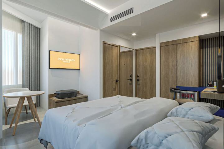 Room 2 of 50