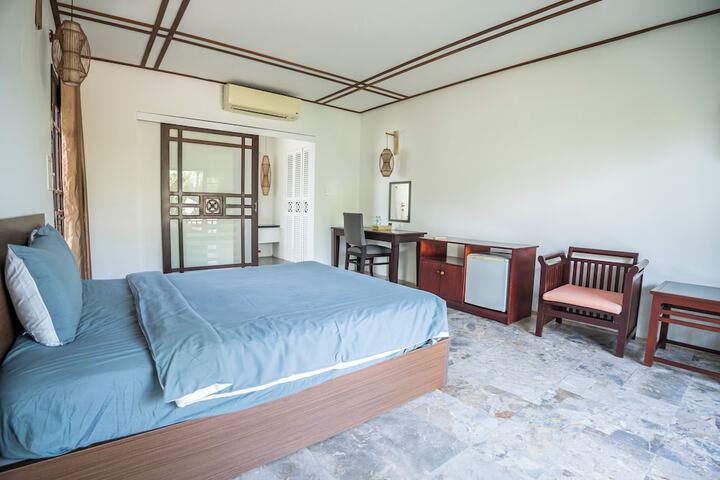 Room 6 of 42