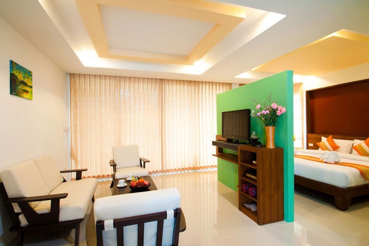 Room 27 of 48