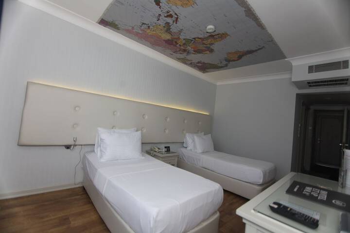 Room 7 of 25