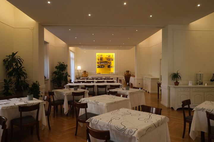 Dining 44 of 78