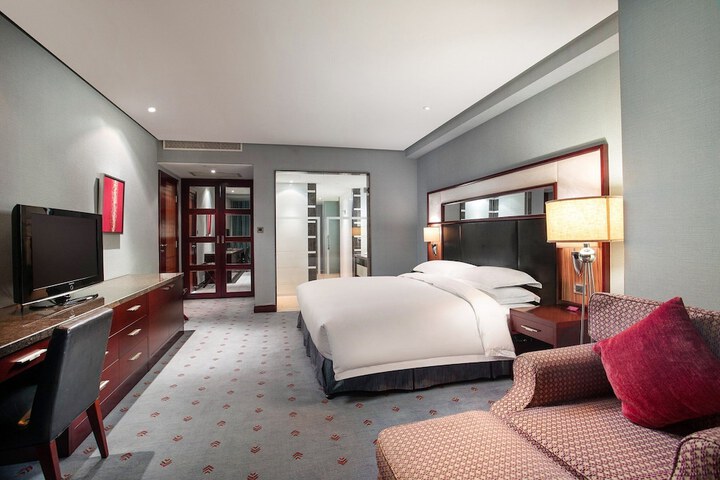Room 10 of 140