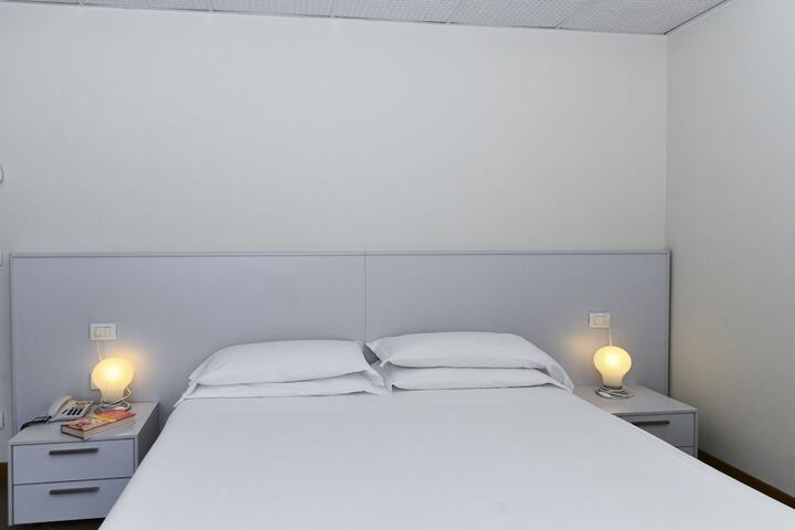 Room 74 of 102