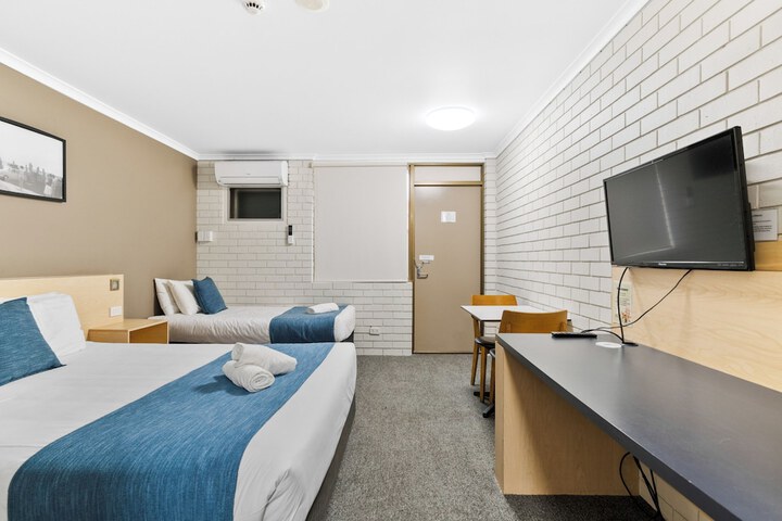 Room 11 of 34