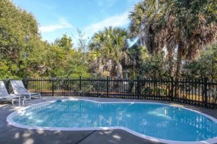 Pool 41 of 43