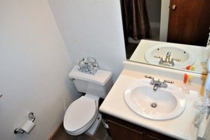 Room 8 of 138