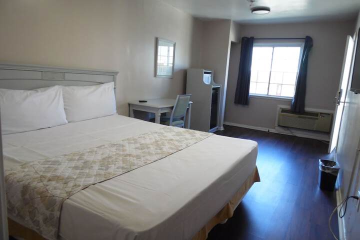 Room 6 of 90
