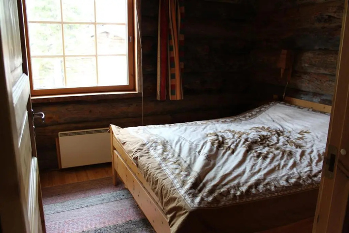 Room 2 of 3