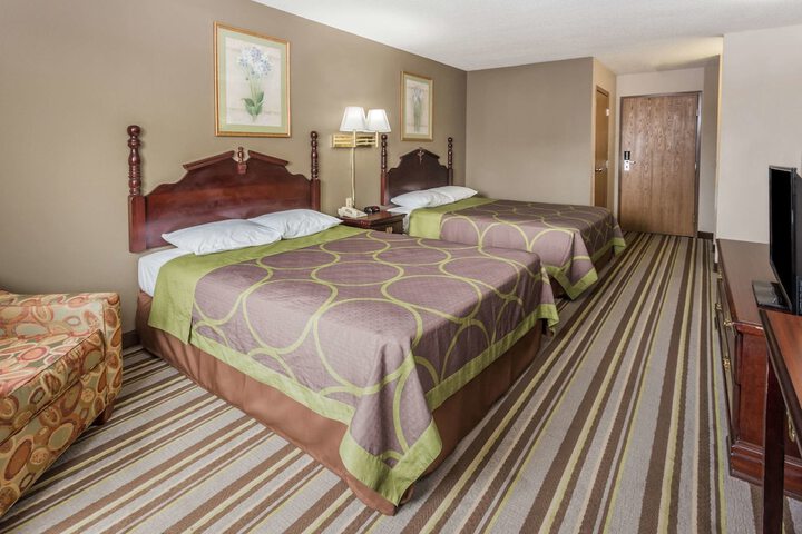 2 Queen Beds (1 of 4)