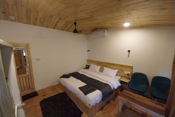 Room 6 of 22