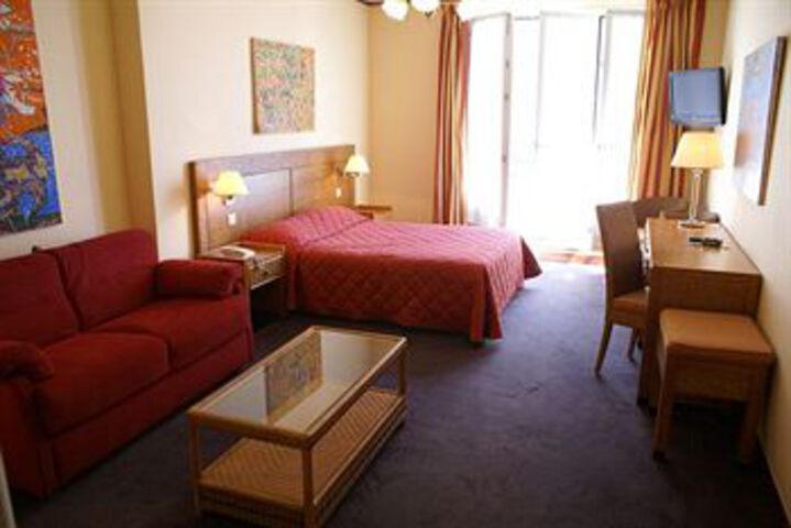 Room 10 of 15