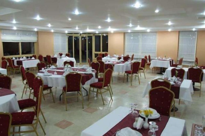 Dining 1 of 5