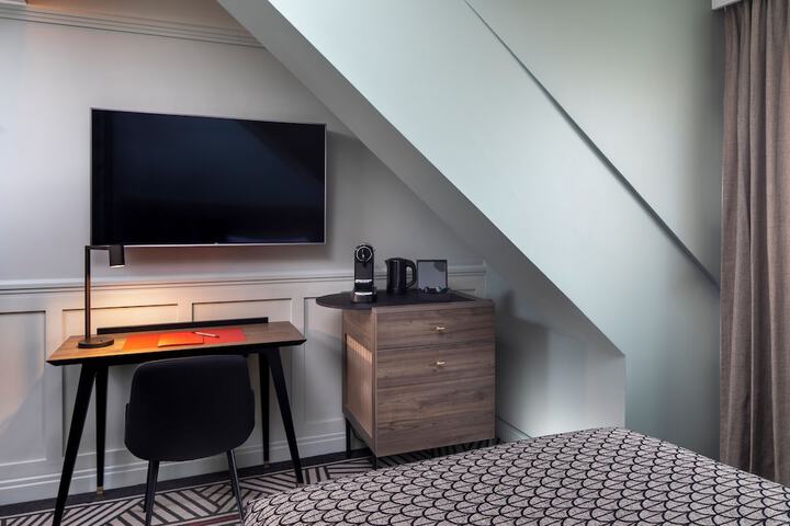 Lounge 64 of 167