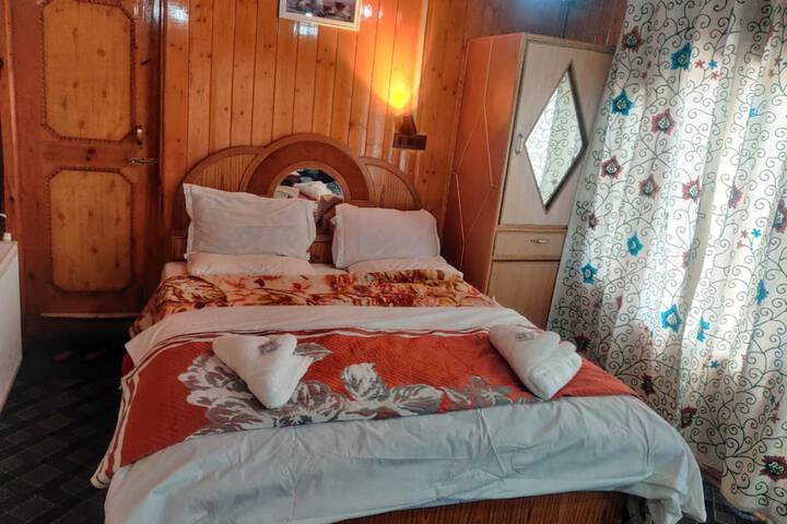 Room 3 of 5