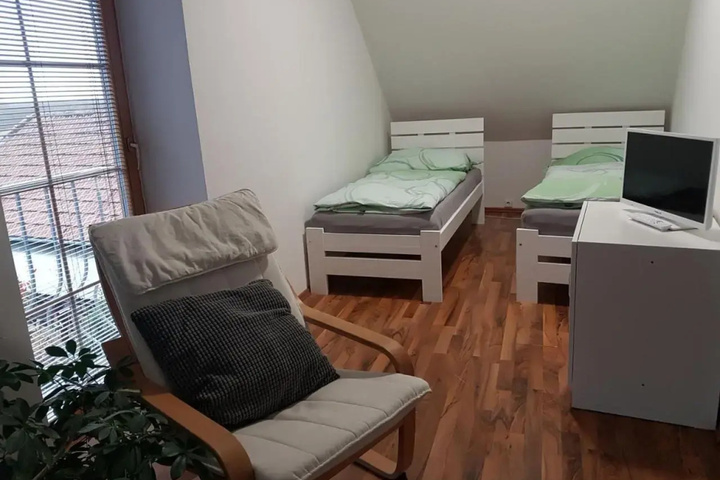 Room 5 of 12