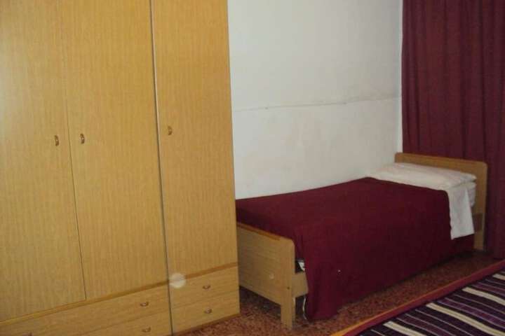 Room 13 of 37