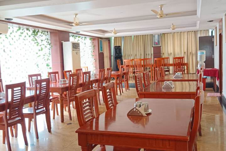 Dining 14 of 16