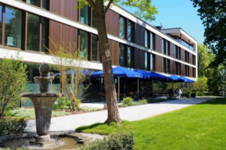 Hotel Exterior 76 of 77