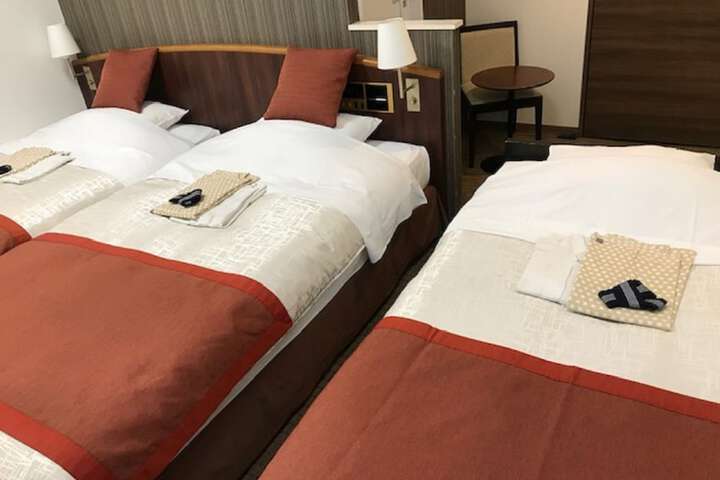 Room 16 of 34