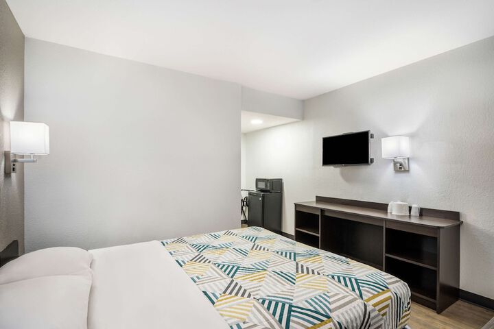 Room 11 of 30