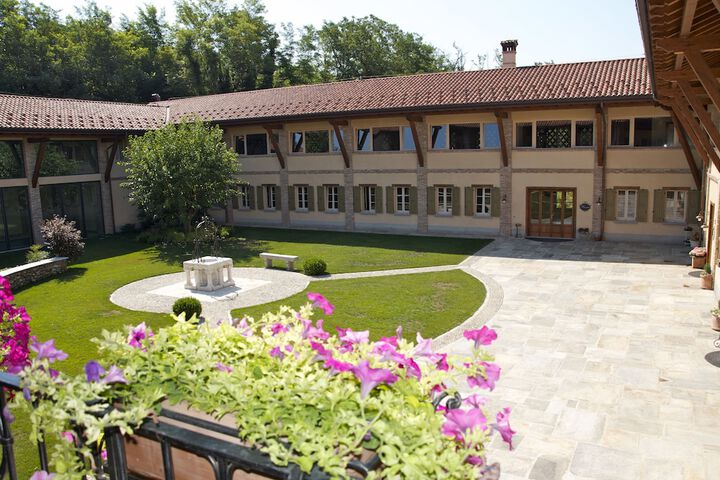 Hotel Exterior 46 of 52